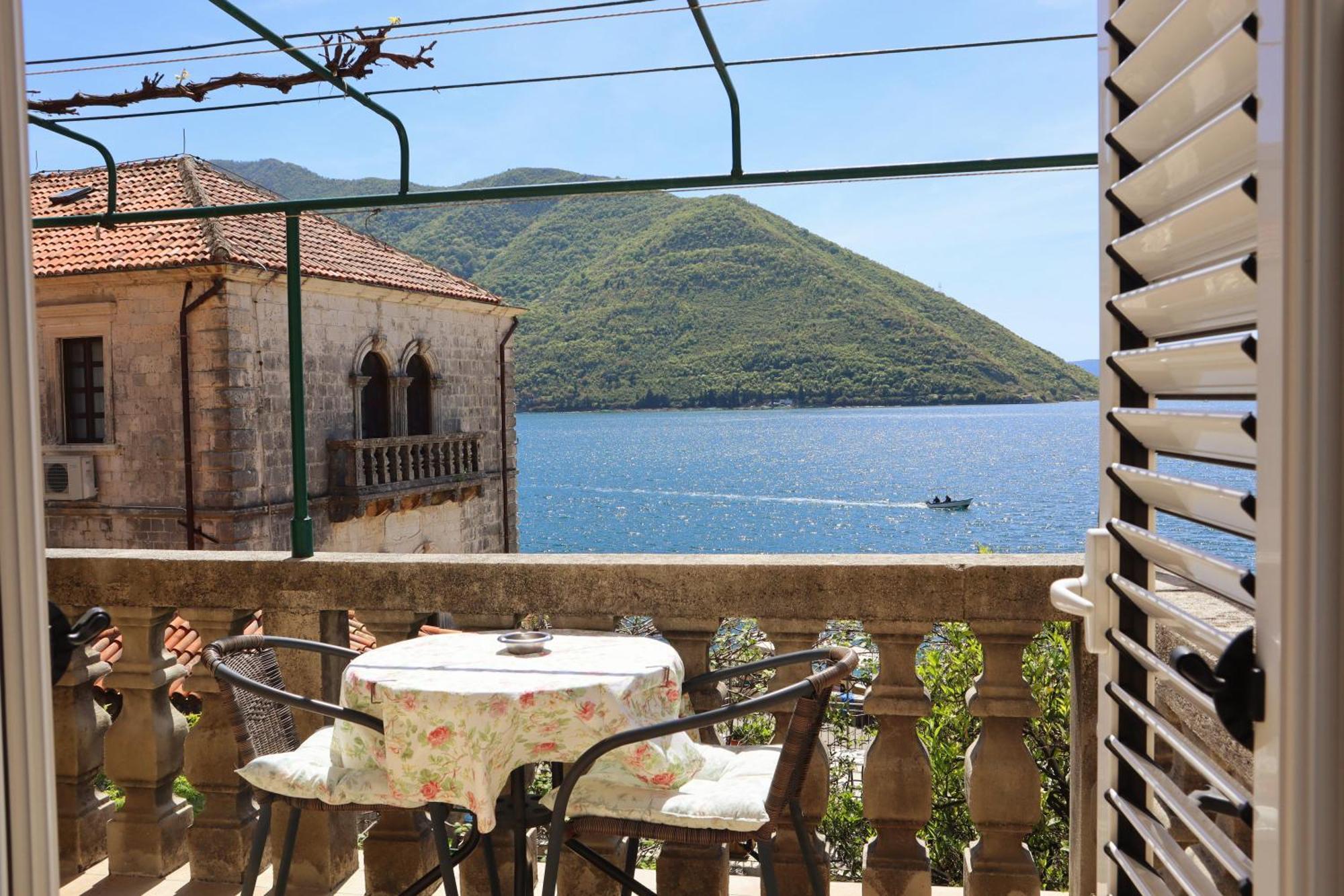 Guesthouse Zmukic Perast Habitación foto